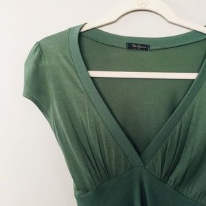 ♦️ Buy 2 Get 1 Free Forever 21 flowy green v neck blouse medium